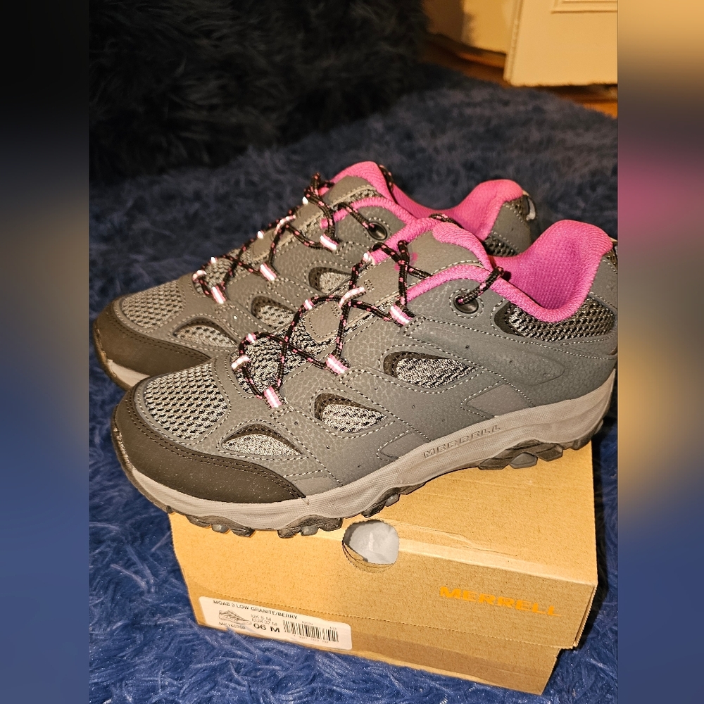 New Merrell Big Girl Gray and Pink Hiking Shoes